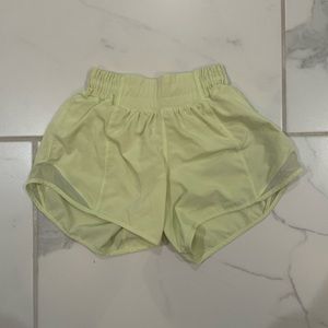 DEW GREEN HOTTY HOTS LULULEMON SIZE 0! 4 inch!